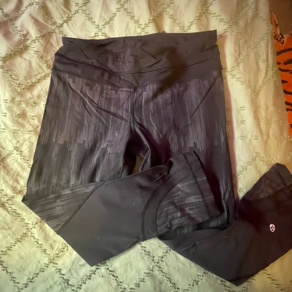 Lululemon Inspire Crops - Picture 3 of 5